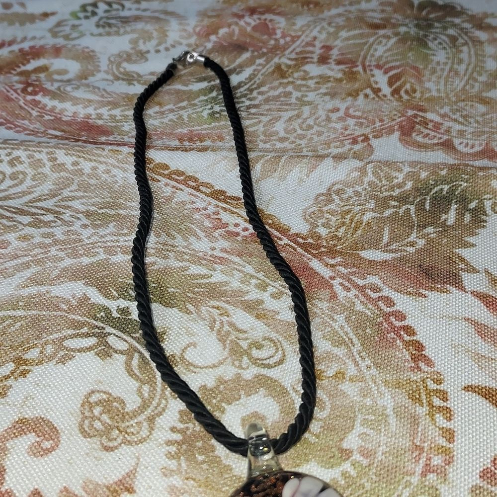 Fused glass floral pendant necklace - Picture 4 of 7